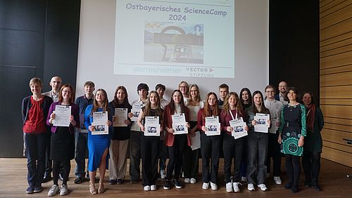16 Schülerinnen und Schüler nahmen am Science Camp in Weiden teil